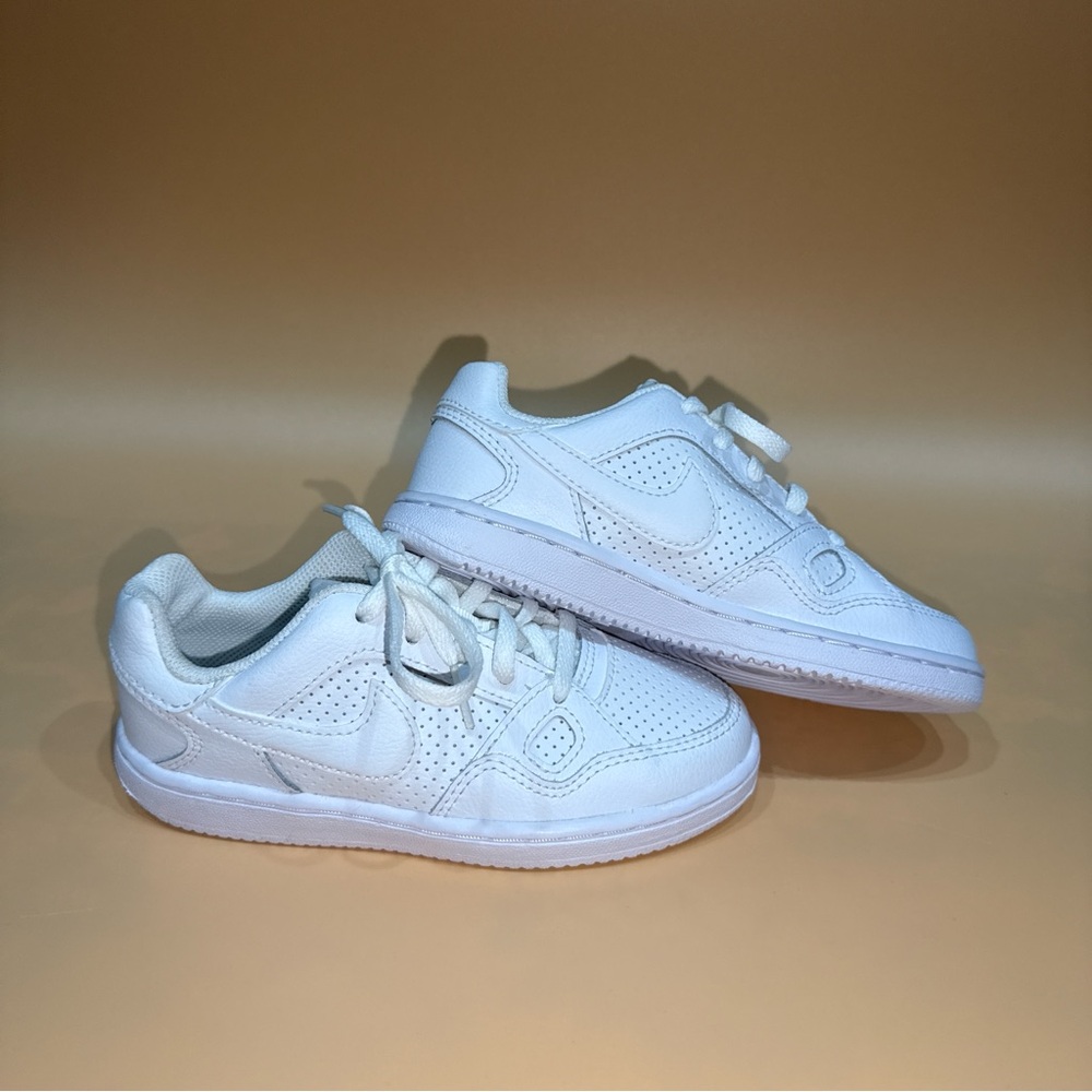 NIKE Son Of Force White Kids Shoes
Size: 12C US boys 

Brand New. No Box.